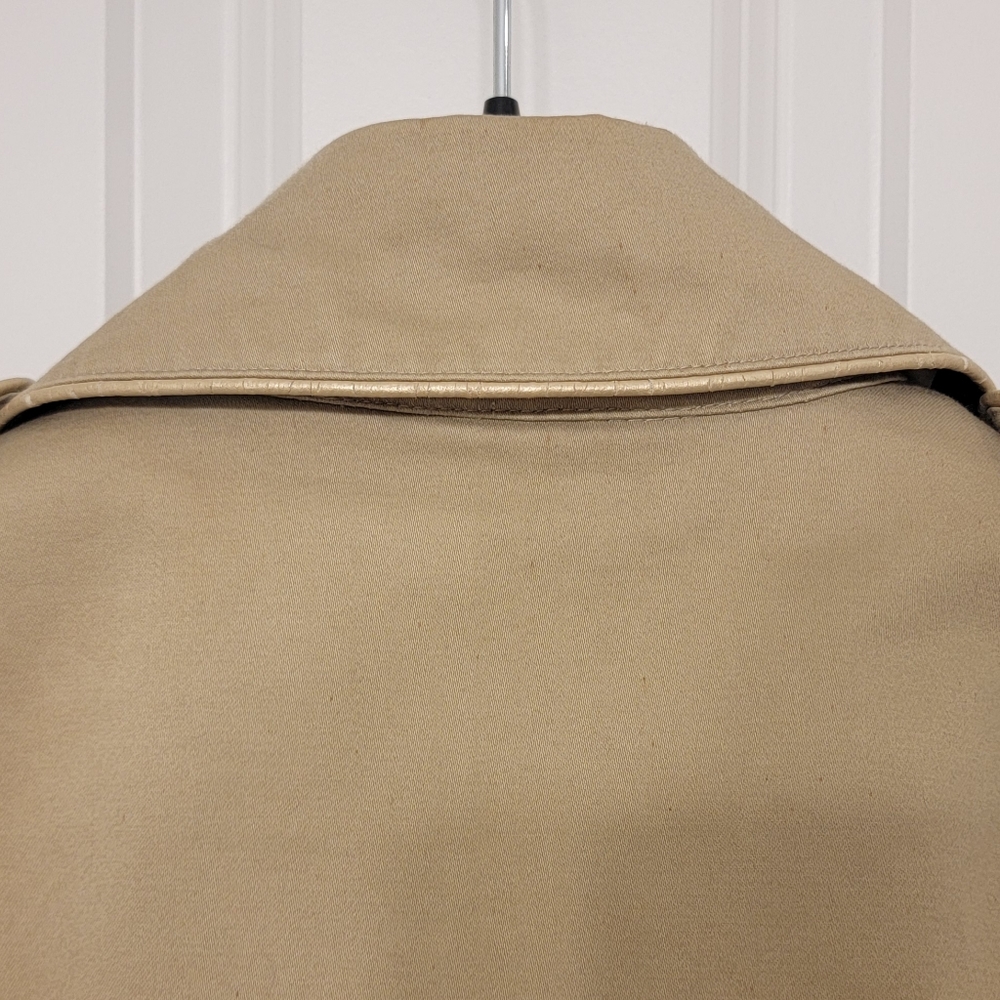Burberry Khaki Tan Classic Double-Breasted Trench Coat - Picture 8 of 13